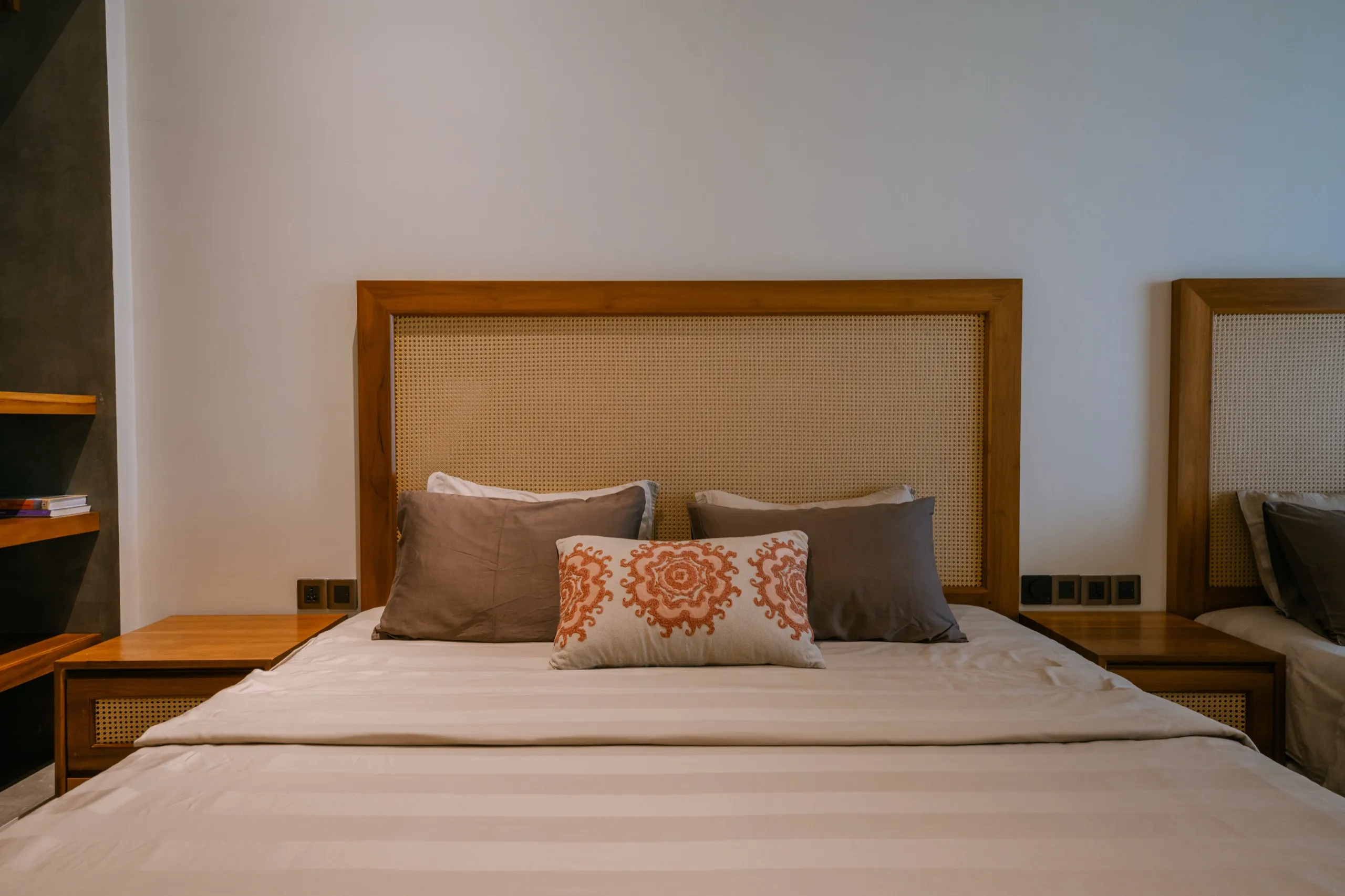 Room 8 — photo 2 of 5