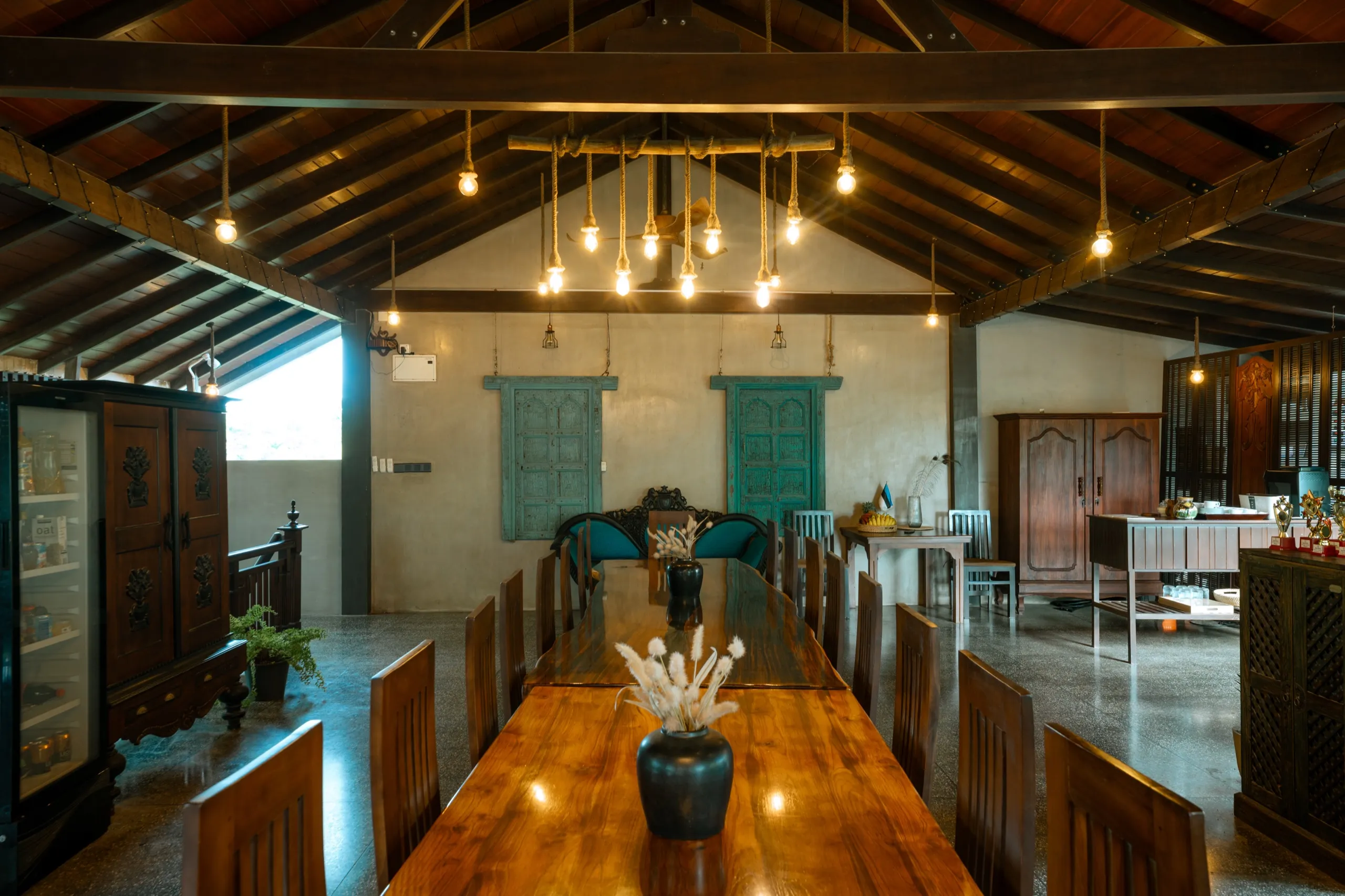 Restaurant & Lounge — photo 1 of 3