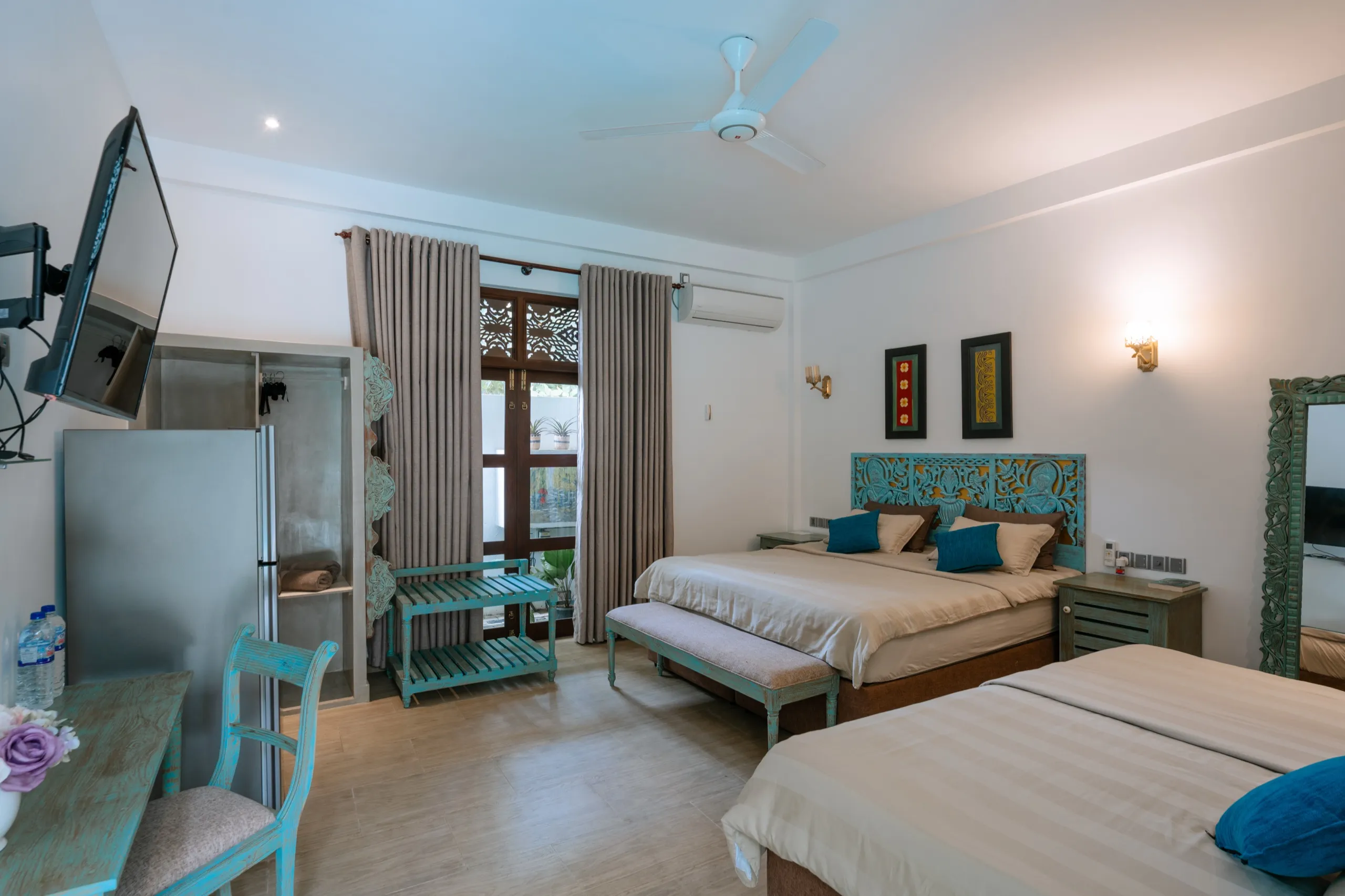 Room 2 — photo 1 of 3